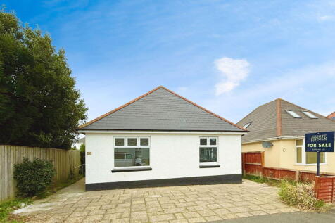 2 bedroom detached bungalow for sale