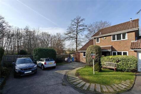 5 bedroom link detached house for sale