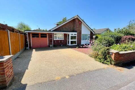 Wendover Way, Luton 3 bed detached bungalow for sale