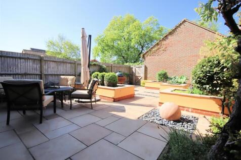 Luton Road, Toddington, Dunstable 4 bed end of terrace house for sale