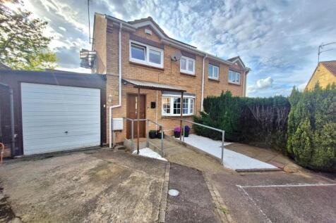 4 bedroom semi-detached house for sale