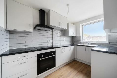 3 bedroom flat for sale