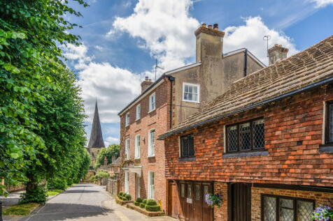 6 bedroom town house for sale