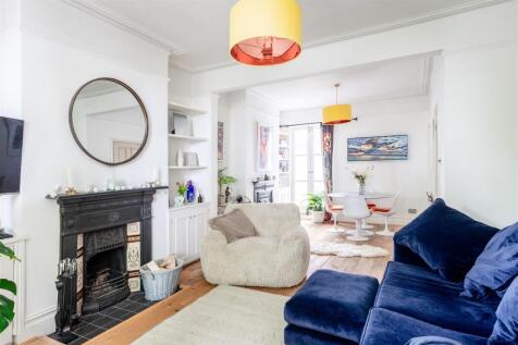 4 bedroom terraced house for sale