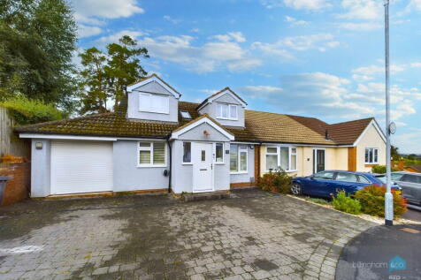 4 bedroom semi-detached bungalow for sale