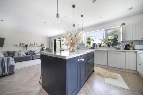 Worlds End Lane, Orpington BR6 2 bed semi