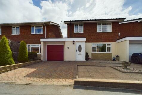 3 bedroom link detached house for sale