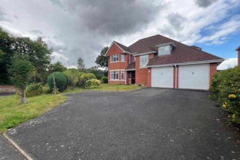 Deer Park Drive, Newport TF10 4 bed detached house for sale