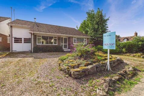 Outwoods, Newport TF10 3 bed detached bungalow for sale