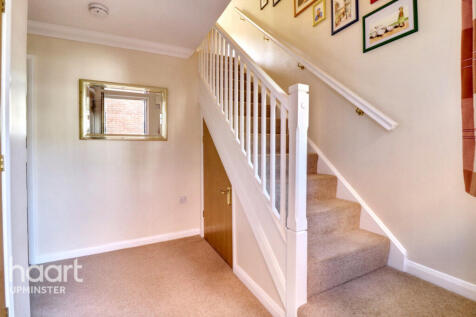 Upminster RM14 3 bed mews for sale