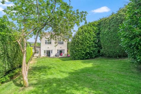Rose Bank, Burley in Wharfedale LS29 4 bed house for sale
