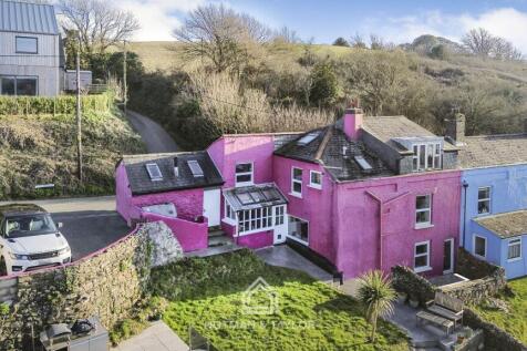 5 bedroom semi-detached house for sale