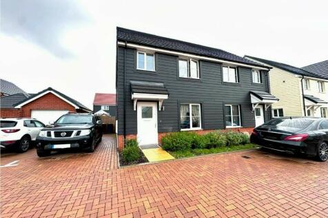 3 bedroom semi-detached house for sale