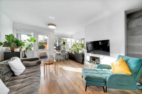 Amhurst Road, London E8 2 bed flat for sale