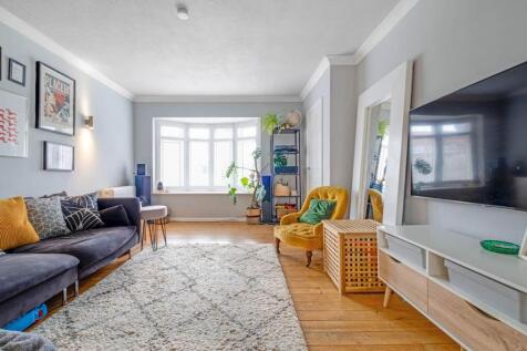 Dominion Road, Worthing BN14 3 bed terraced house for sale