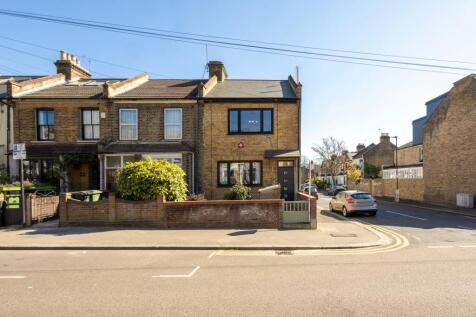 Grove Road, London E17 3 bed end of terrace house for sale