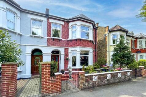 4 bedroom semi-detached house for sale