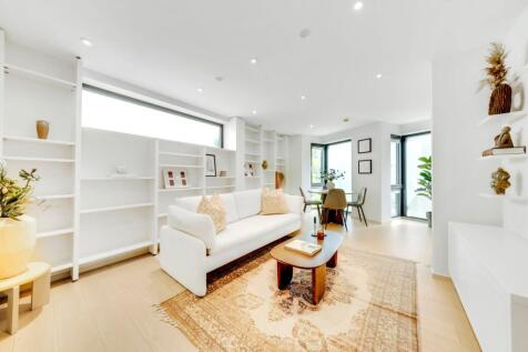 Seven Sisters Road, London N7 2 bed flat for sale
