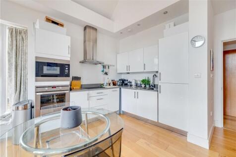 White Hart Lane, London, SW13 2 bed apartment for sale