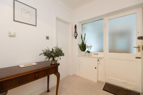 2 bedroom ground floor flat for sale