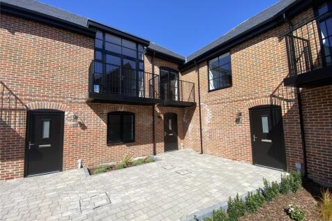 Connaught Place, Hampshire SO42 2 bed terraced house for sale