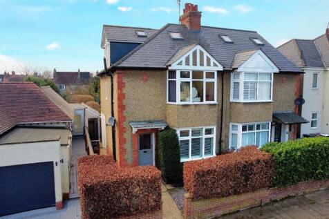 4 bedroom semi-detached house for sale