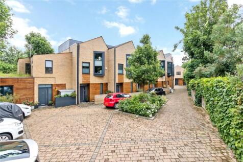 4 bedroom terraced house for sale