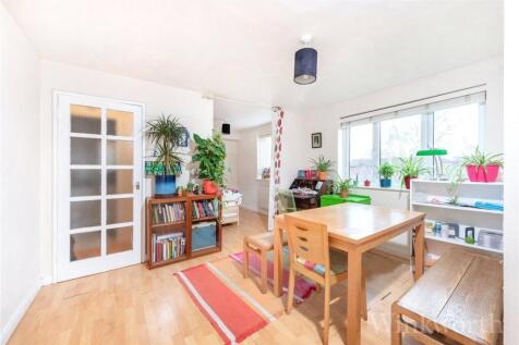 Studio flat for sale