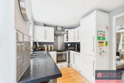Regal Close, Ware SG11 2 bed end of terrace house for sale