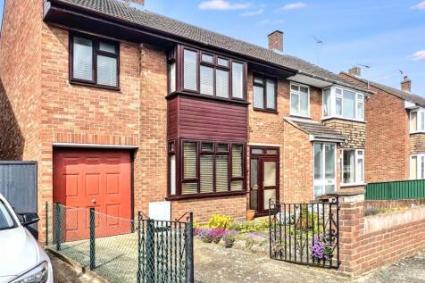 4 bedroom semi-detached house for sale