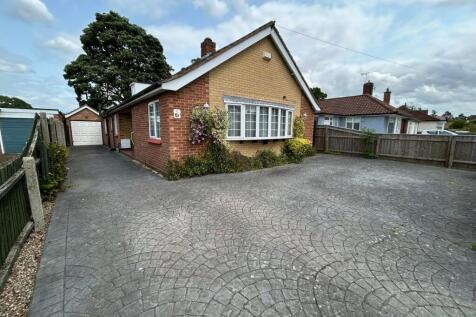 4 bedroom detached bungalow for sale