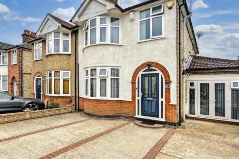 3 bedroom semi-detached house for sale