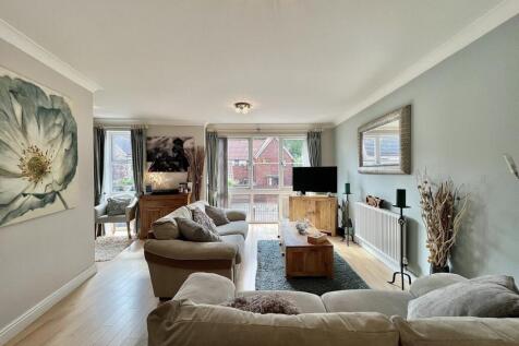 3 bedroom town house for sale