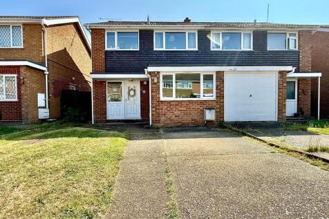 3 bedroom semi-detached house for sale