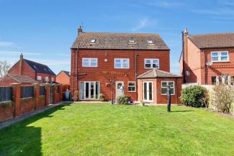 6 bedroom detached house for sale