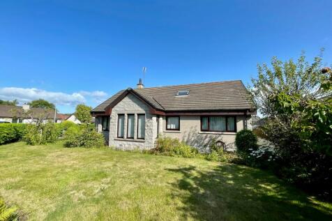 6 bedroom detached bungalow for sale