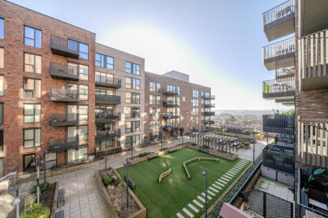 Regal Walk, Bexleyheath 2 bed apartment for sale