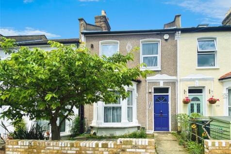 Glenfarg Road, London 3 bed terraced house for sale