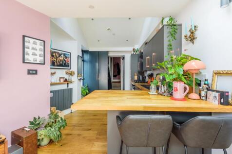 Camberwell Station Road, London... 1 bed apartment for sale