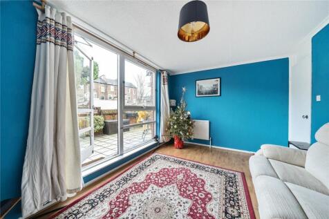 Mary Datchelor Close, London 3 bed maisonette for sale