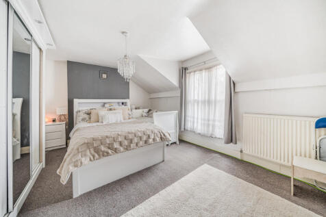 Grosvenor Park, London 3 bed maisonette for sale