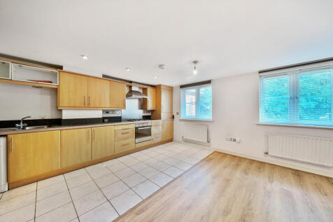 Manor Way, London 2 bed apartment for sale