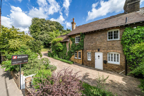 5 bedroom semi-detached house for sale