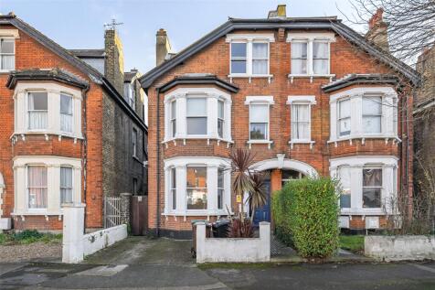 The Avenue, Gravesend, Kent 6 bed semi