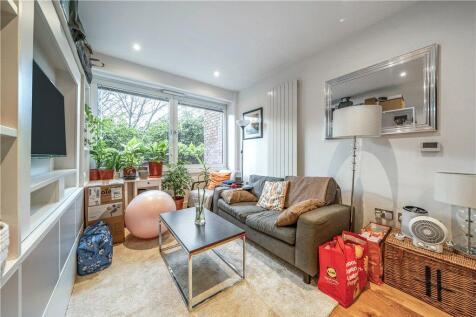 Studio flat for sale