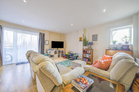 Hither Green Lane, London 2 bed apartment for sale