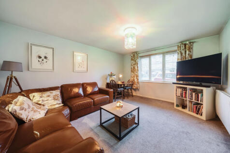 Weald Close, London 2 bed apartment for sale