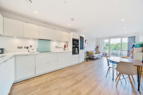 Creekside, London 2 bed apartment for sale