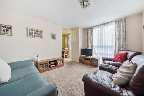 Wivenhoe Close, London 3 bed maisonette for sale