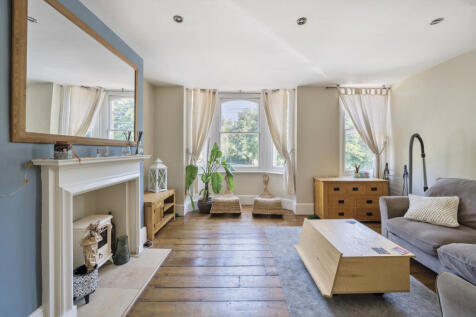 Oakley Place, London 2 bed maisonette for sale
